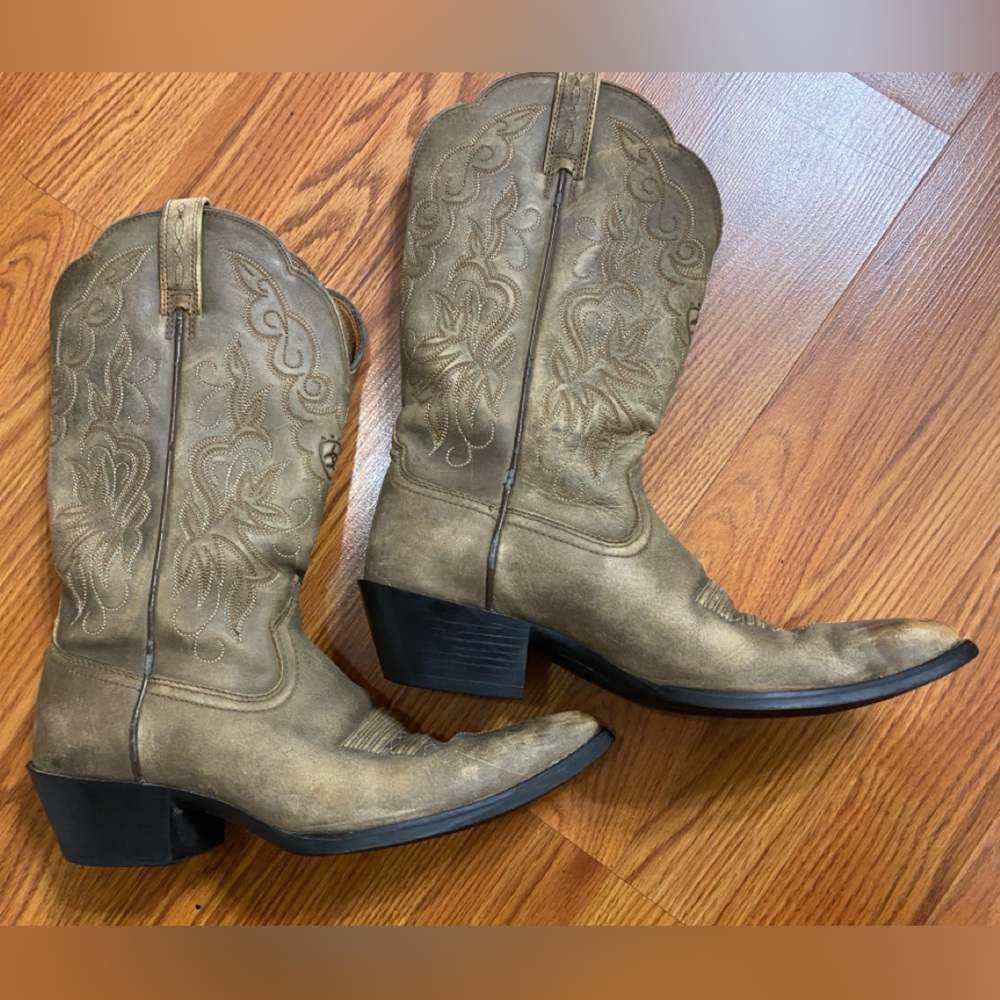 Ariat Tan Cowboy Boots Women’s 7B